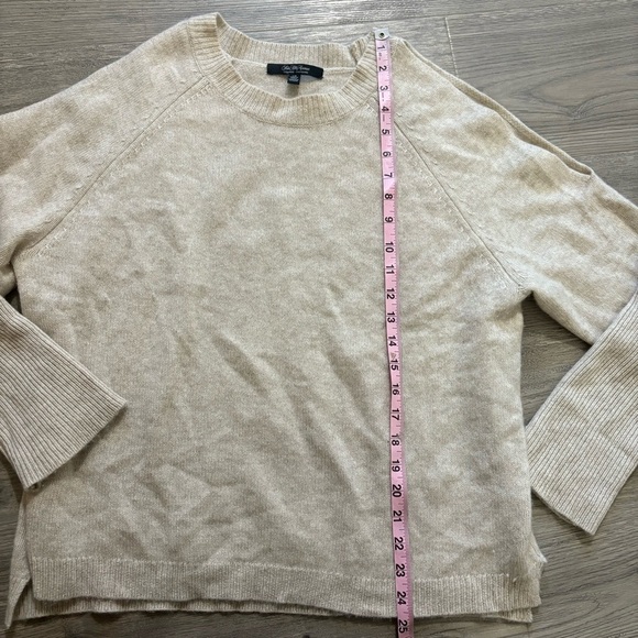 Saks Fifth Avenue 100% Cashmere Sweater Cold Shoulder Cream Beige Pullover Sz L - Picture 11 of 13